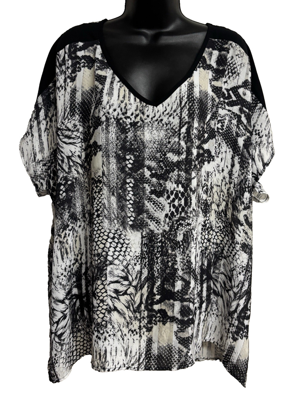 Style Co Womens XL Black White Snakeskin Print Tunic Top V-Neck Short Sleeve EUC